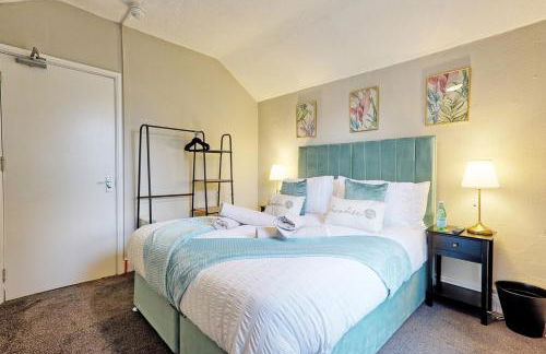 Large 5-Bedroom Home, Perfect for Long Stays & Team Accommodation - Foto 27