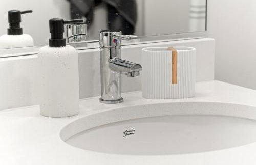 2BR Apartment in DT with Parking - Foto 29