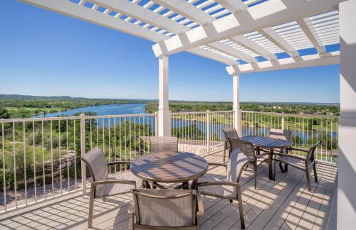 Enjoy the scenery of Lake Marble Falls in 2BD resort condo with family - Photo 2