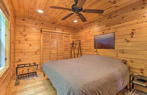 Cozy Boone Cabin with Deck Close to Downtown! - Foto 12