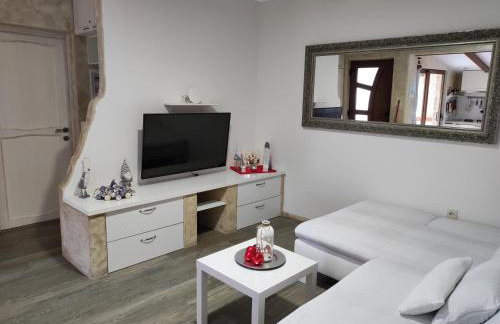 Luxury apartment Alba with pool - Photo 22