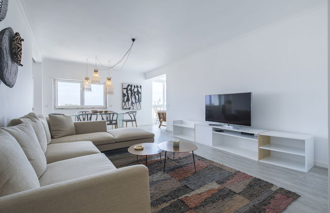 Luxurious Seaview Apartment in Estoril - Photo 21