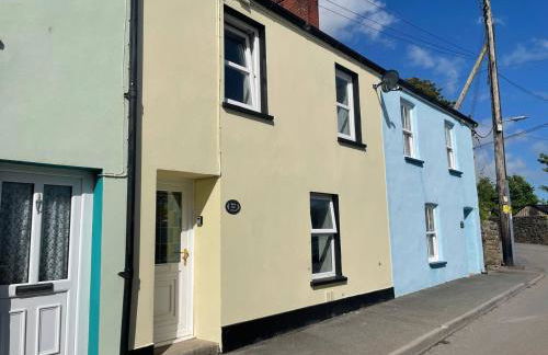 Min Yr Afon, A charming Laugharne Cottage, close to Castle, Estuary & Cafés - Photo 6