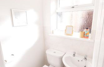 Bright and Well-Kept 3-Bed Property! Free Parking - Foto 40