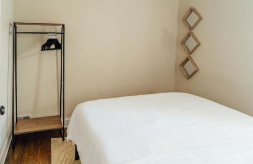 Spacious 2BR Apartment near Airport - Central Charming - Foto 18