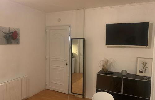 Charming Studio with Balneo Shower, Parking Included - Foto 7