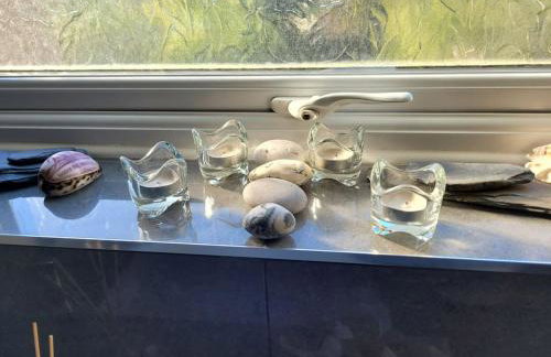 Spacious 5 Bedroom 11 Guest Family House in Horsham - Photo 10