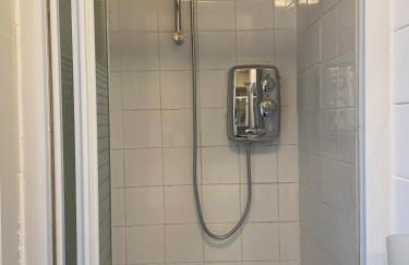 Self Contained Studio Flat - Foto 13