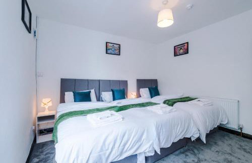 Spacious 5 bedroom house near Leeds City Centre sleeps 12 suits contractors with free parking - Foto 61