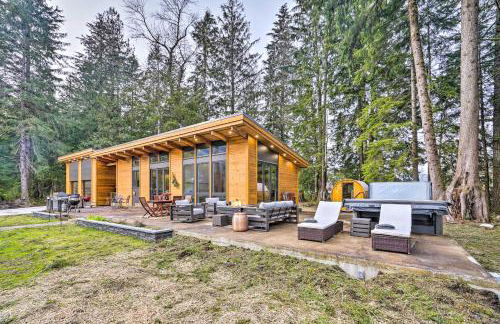 Heated Swim Spa! 15-Acre Cabin on Skykomish River - Foto 1