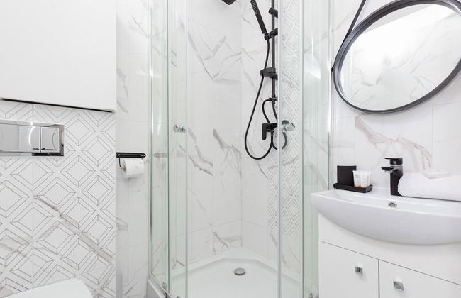 Studio Warsaw Miączyńska by Renters - Photo 24