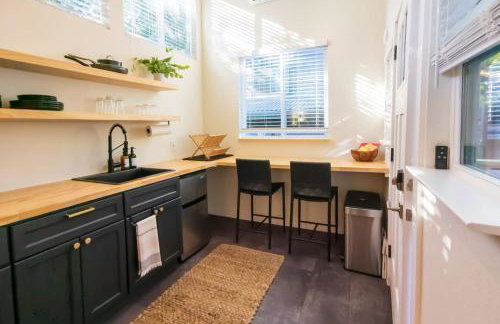 Moody and Bright - Peaceful St less than 5 min to the Action - Foto 2