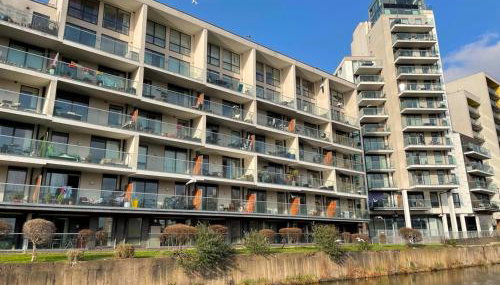 Spacious & Serene 2 Bed, Sleeps 6 With Canal View And Underground Parking - Foto 2