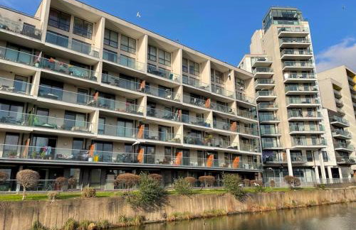 Spacious & Serene 2 Bed, Sleeps 6 With Canal View And Underground Parking - Foto 2