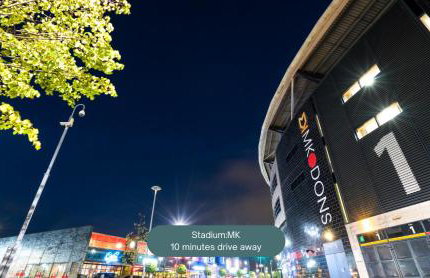 Hunsbury House - Excellent Location - Free Parking, Self-Check-In, SkyTV and Fast Wifi by Yoko Property - Foto 42