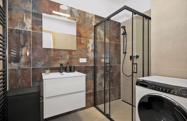 Fully equipped apartments with Terraces, Free garage parking, Netflix & AC - by Apartmány Šlapanice cz - Foto 57