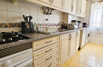 Modern 3 Bed Flat - Beaches, Expo & City Fun - Your Gateway to Lisbon - Foto 40