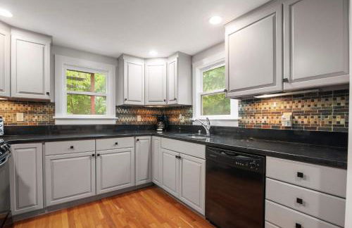 Rare Private Deck Dog Friendly Walk to Harbor - Foto 10