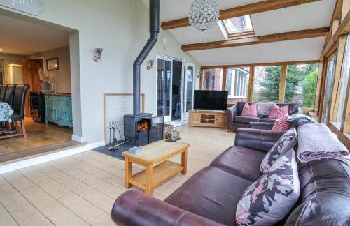 Manor Wood - Photo 12