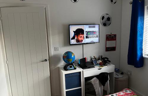 Brackley near Silverstone Grand Prix 3 double bed family home - Photo 16