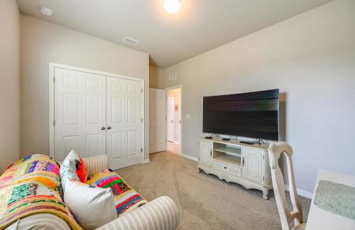 Near River & Parks: LaBelle Family Home w/ Patio - Photo 12