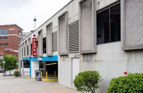 HostWise Stays - The Washington at Chatham - Park Free, Gym, More! - Foto 13