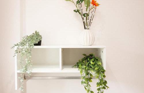 large 2 bed central apartment with balcony and private parking - Foto 51