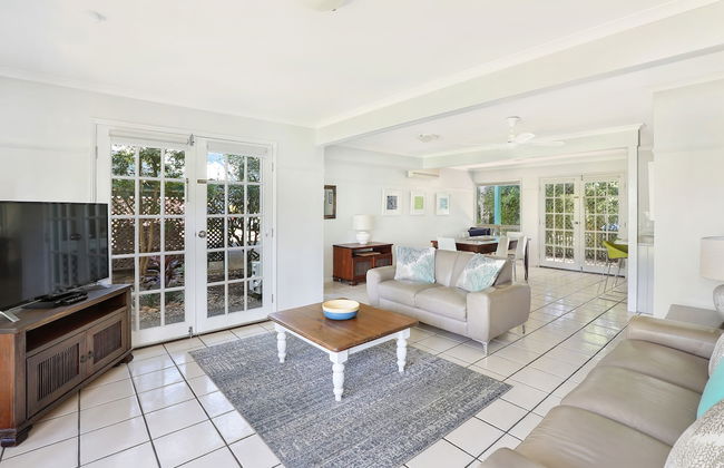 Coral Beach Noosa Resort - Photo 8