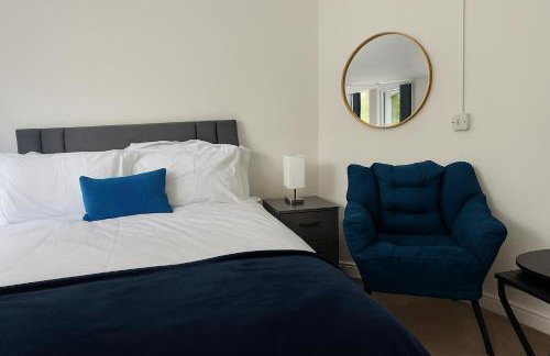 Elegant & Cozy 3 Bed End Terraced Stay - Photo 12