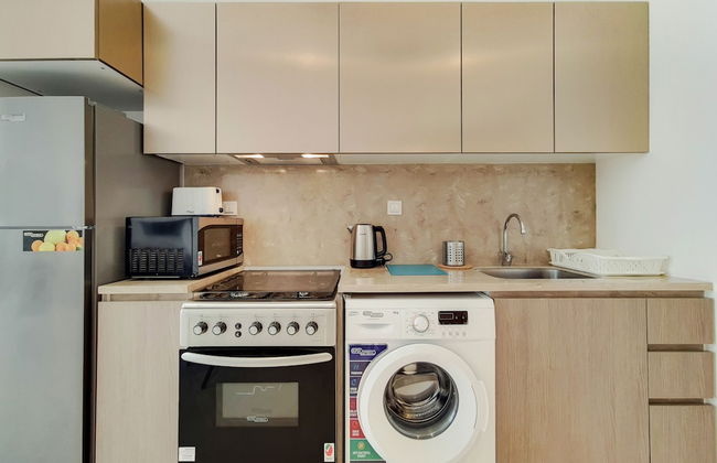 GreenFuture - Luxe Studio In Trade Center With Downtown Views - Photo 4