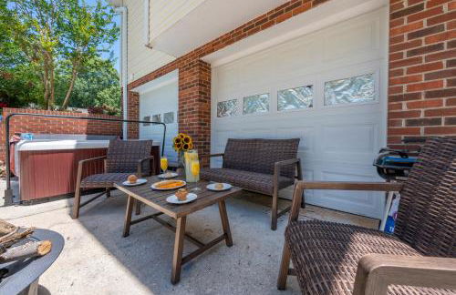 Kernersville King Beds Hot Tub Arcade Firepit - Photo 5