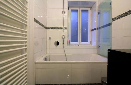 Luxury city apartment - view of river and castle - Foto 8