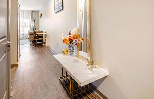 Cozy Uptown apartment with Gym and Swimming pool - Photo 25