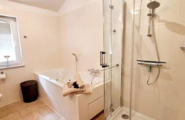 Luxuriöses, familienfreundliches Ferienhaus ,,Amy,, mit Whirlpoolwanne, Kamin und Garten - Foto 35