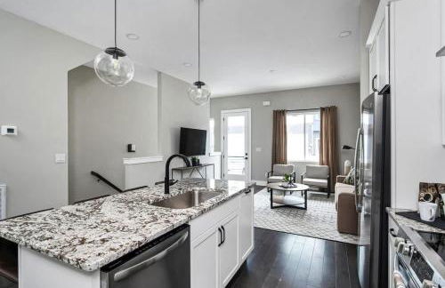 New Nashville Home - Rooftop Views - Hot Tub - Photo 2