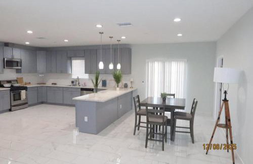 Welcome to A new updated 3 bedroom 2 Bath Home - Foto 2