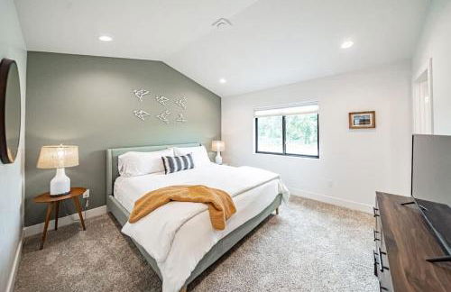 Unique Townhome with AC Garage Patio - Foto 6