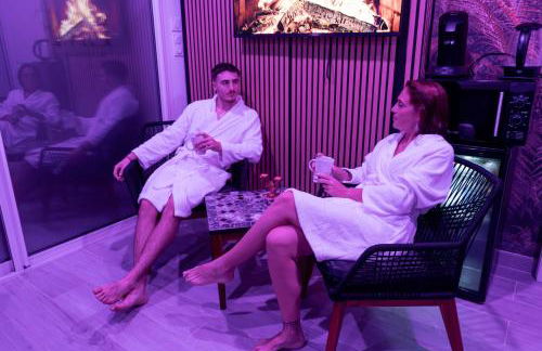 Suite romantique La Maison de Flora SPA intérieur, jardin et lit King size - Foto 18