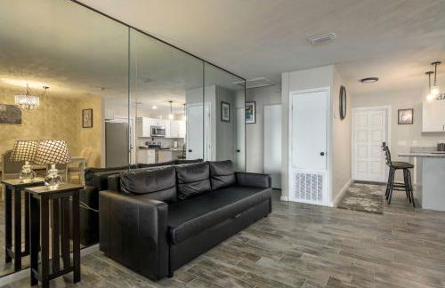 Hook, Line and Leisure Lakefront Gem with Porch! - Foto 10