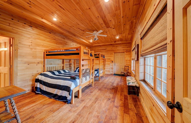 Mount Snow Cabin with Private Hot Tub by RedAwning - Foto 6