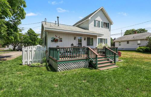 Cozy Downtown Cottage Near Beach and Pier - Foto 1