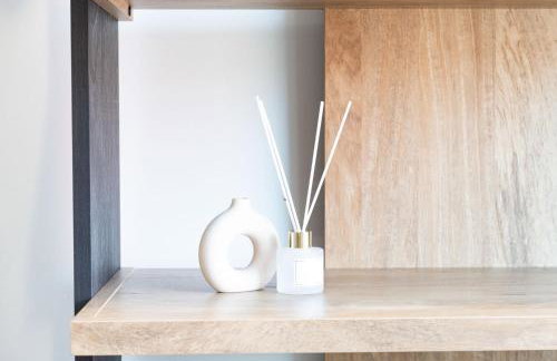 Stylish 2 Bedroom Flat Near Leeds Centre with Free Parking, Ideal for Contractors & Long Stays - NordStay - Foto 16