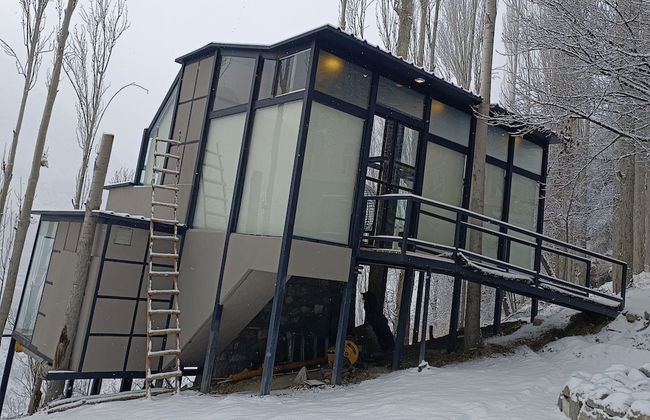 Stunning Cliff-edge 2-bedroom Chalet in Karimabad - Photo 29