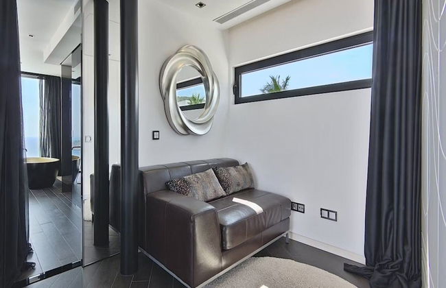 Striking Villa With Terraced Garden - Foto 12