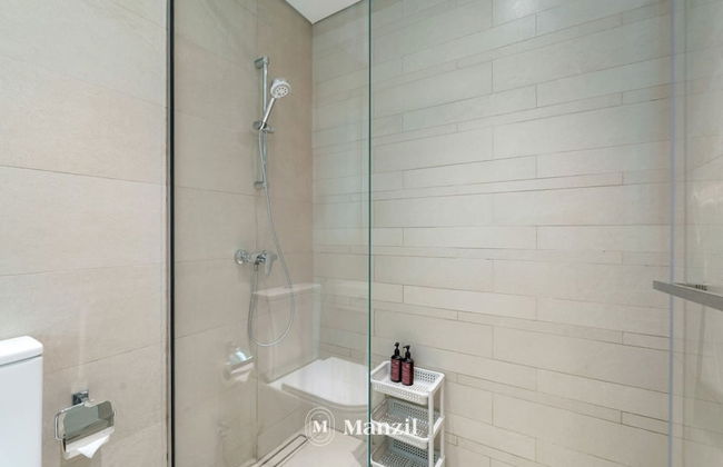 1BR Apt Near Downtown Dubai Pool Skyline Views - Photo 15