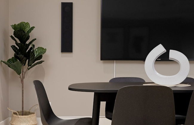 Stunning 3 Bedroom Secondary Suite N Van - Photo 15