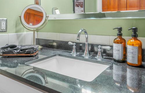 1884 Elegant Home Fire Pit, Tesla Tech, Near DT - Foto 24