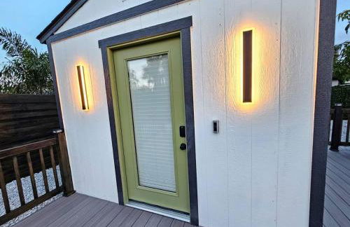 Comfy Tiny Home WP Large Private Deck Queen bed - Foto 41