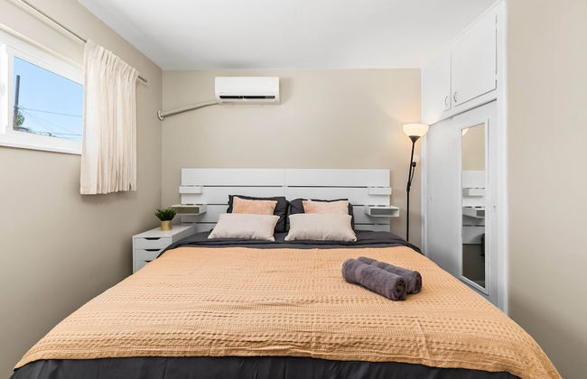 Modern Retreat With Spacious Yard Cozy Interiors - Foto 24