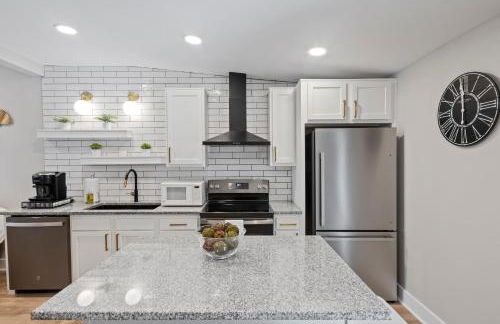 Workfriendly home with priv yard, near downtown - Foto 10